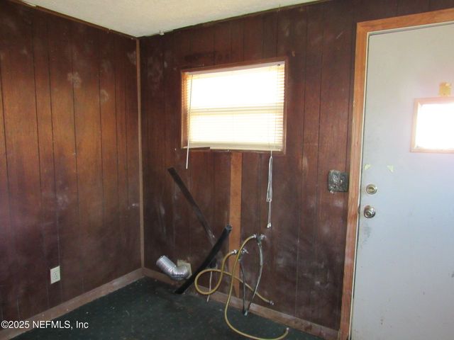 1985 ROWE Avenue, Jacksonville, FL 32208