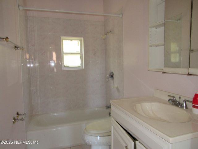 1985 ROWE Avenue, Jacksonville, FL 32208