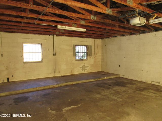 1985 ROWE Avenue, Jacksonville, FL 32208