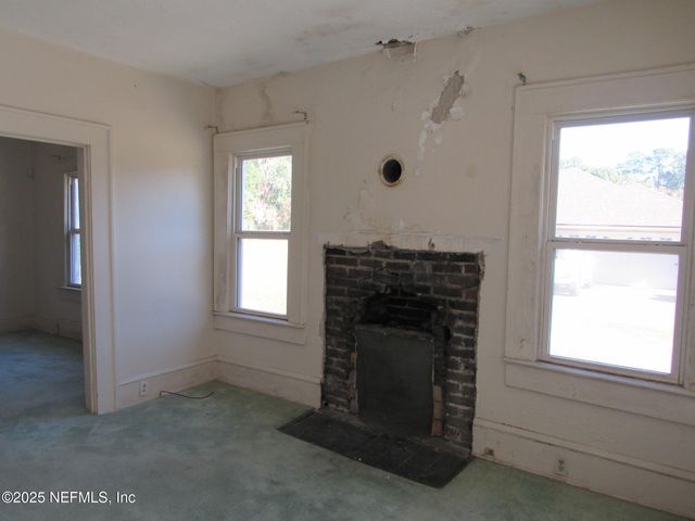 1985 ROWE Avenue, Jacksonville, FL 32208