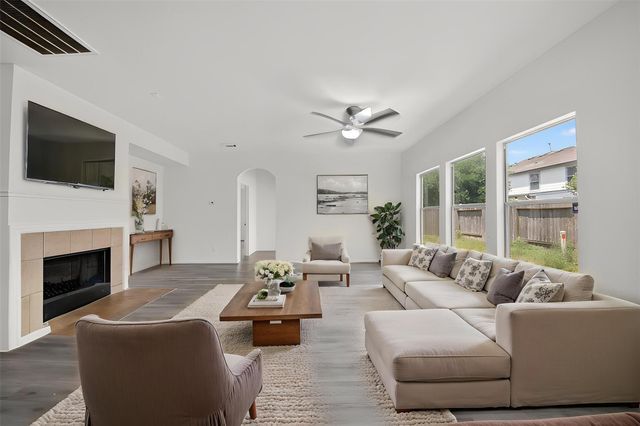 1318 Hawks Nest Drive, Houston, TX 77067