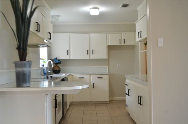 423 Live Oak Lane, Weatherford, TX 76086