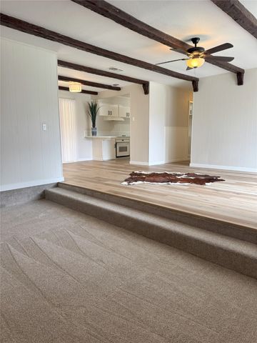 423 Live Oak Lane, Weatherford, TX 76086