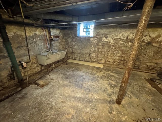 1705 Niagara Street, Niagara Falls, NY 14303