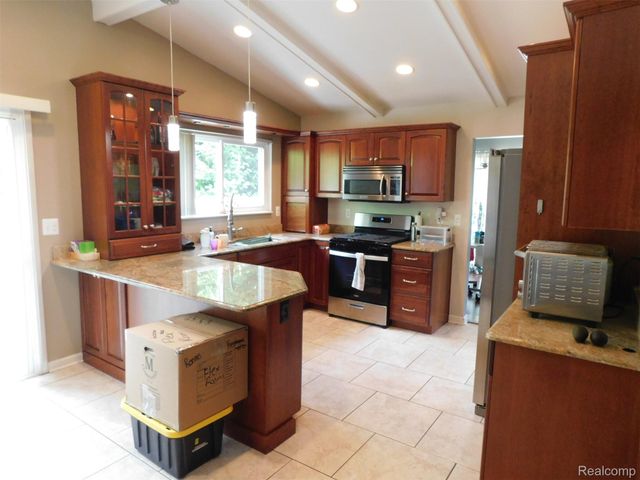 2208 NIAGARA Drive, Troy, MI 48083