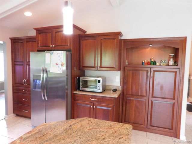 2208 NIAGARA Drive, Troy, MI 48083