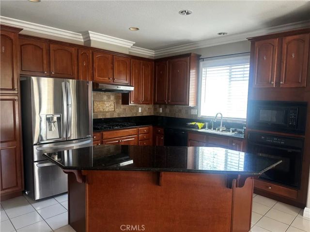5762 Newcomb Court, Fontana, CA 92336