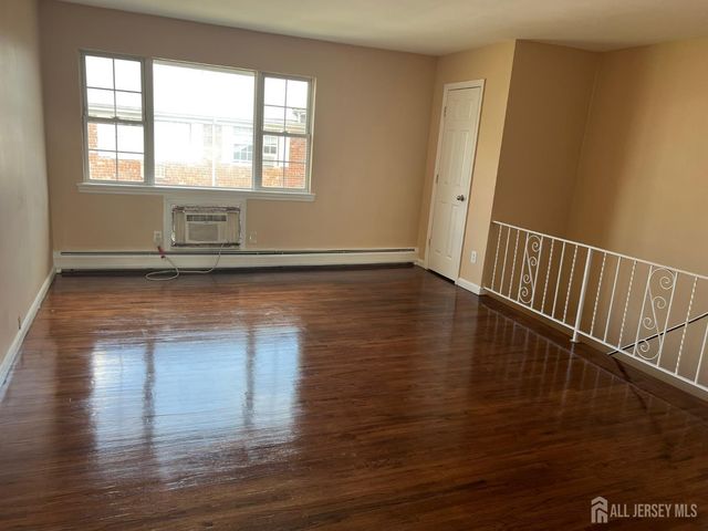19 gramercy garden Place, Middlesex, NJ 08846