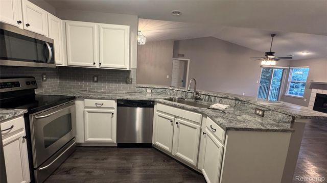 15228 Yale Drive 257, Clinton Charter Township, MI 48038