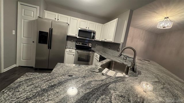 15228 Yale Drive 257, Clinton Charter Township, MI 48038