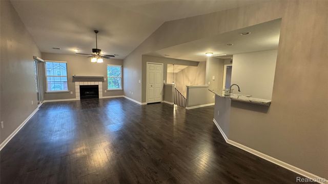 15228 Yale Drive 257, Clinton Charter Township, MI 48038
