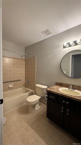 15228 Yale Drive 257, Clinton Charter Township, MI 48038