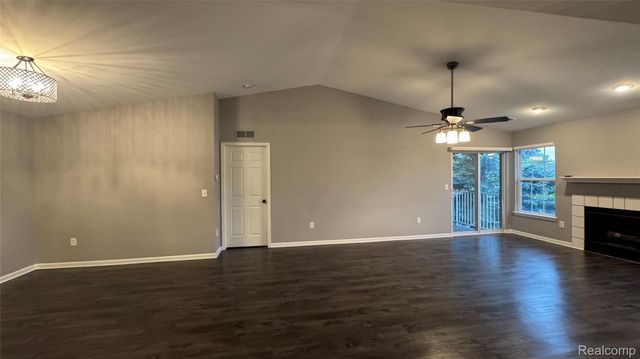 15228 Yale Drive 257, Clinton Charter Township, MI 48038