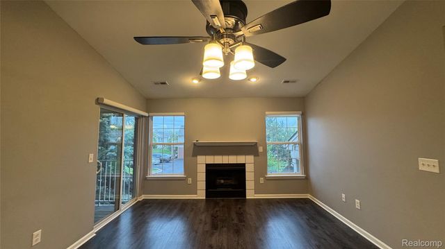 15228 Yale Drive 257, Clinton Charter Township, MI 48038