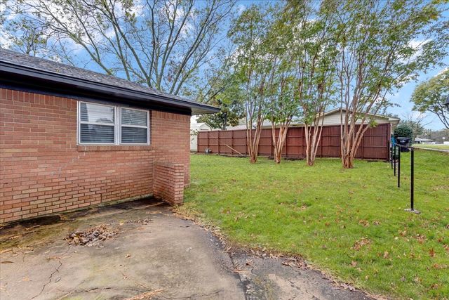 509 Dean Drive, Denison, TX 75020