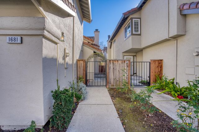 1681 Holly Cir, Pleasanton, CA 94566