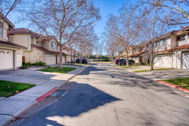 1681 Holly Cir, Pleasanton, CA 94566