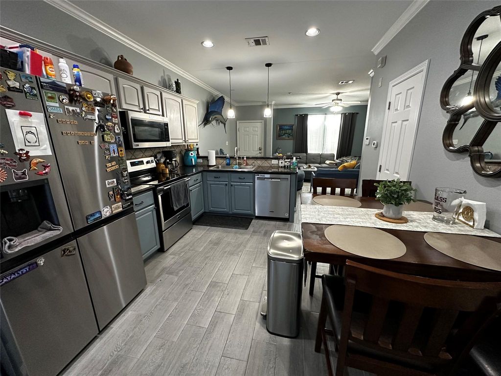 305 Holleman Drive E 301, College Station, TX 77840