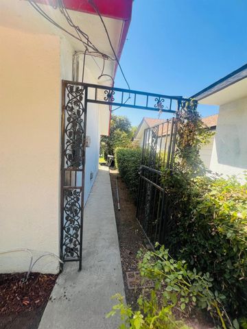 1029 E Cortland Avenue, Fresno, CA 93704