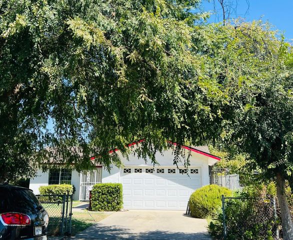 1029 E Cortland Avenue, Fresno, CA 93704