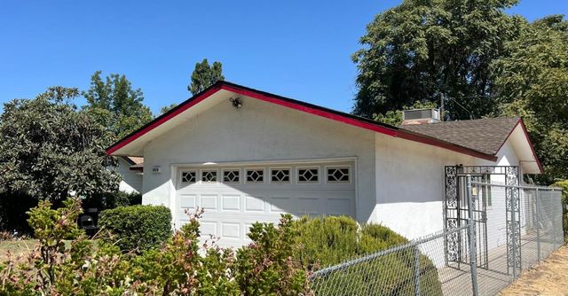 1029 E Cortland Avenue, Fresno, CA 93704