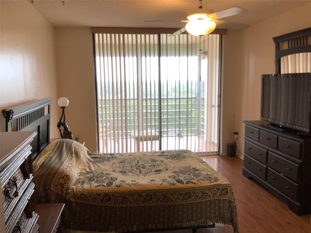 1300 Saint Charles PH13, Pembroke Pines, FL 33026