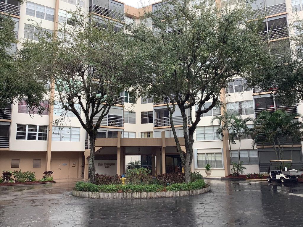 1300 Saint Charles PH13, Pembroke Pines, FL 33026