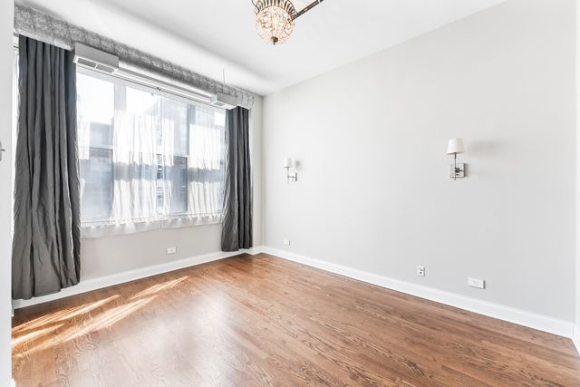 1000 W ADAMS Street 703, Chicago, IL 60607