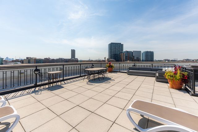 1000 W ADAMS Street 703, Chicago, IL 60607