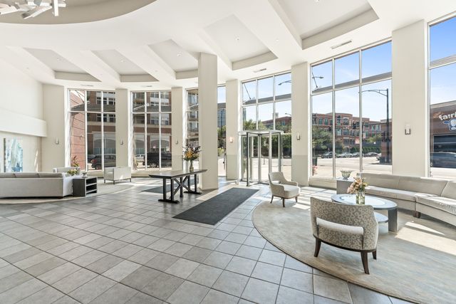 1000 W ADAMS Street 703, Chicago, IL 60607