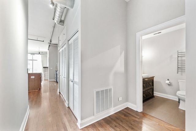 1000 W ADAMS Street 703, Chicago, IL 60607