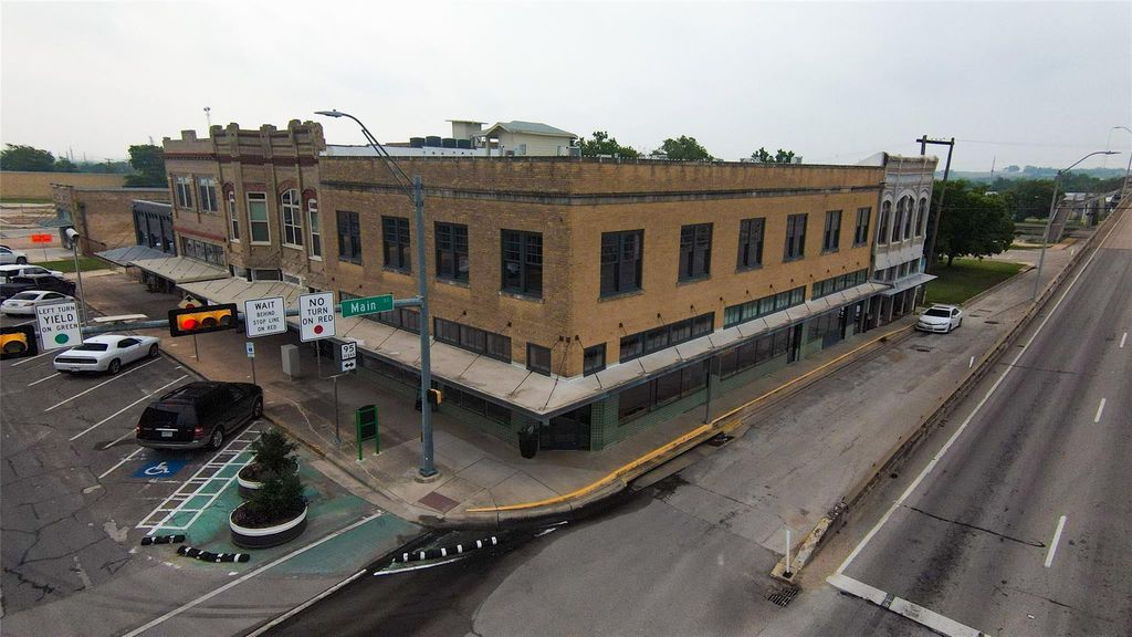 102 E 2nd ST 205, Taylor, TX 76574