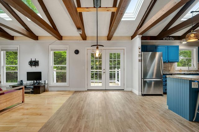 8 Cook Lane, Westford, VT 05494