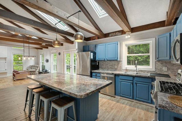 8 Cook Lane, Westford, VT 05494