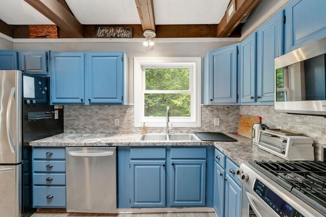 8 Cook Lane, Westford, VT 05494