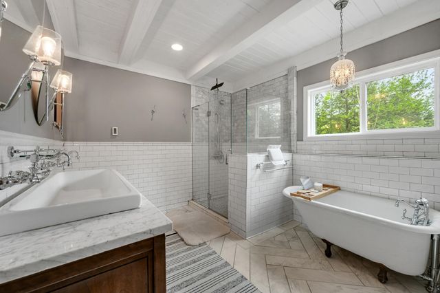 8 Cook Lane, Westford, VT 05494