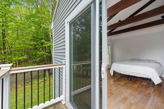 8 Cook Lane, Westford, VT 05494
