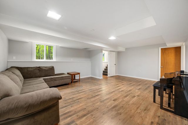 8 Cook Lane, Westford, VT 05494