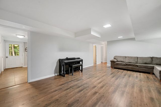 8 Cook Lane, Westford, VT 05494
