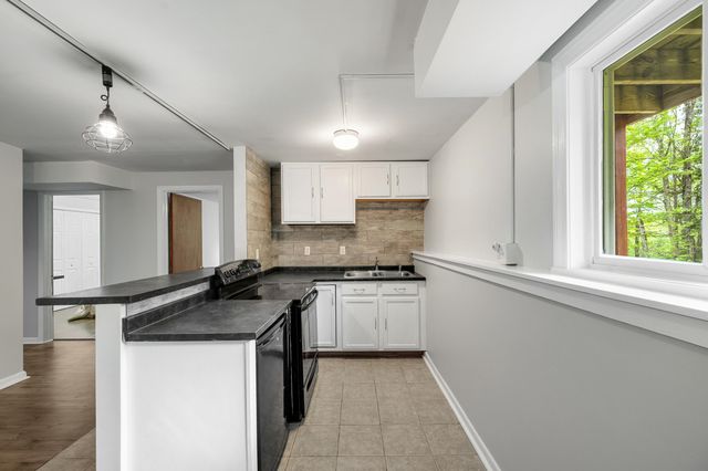 8 Cook Lane, Westford, VT 05494