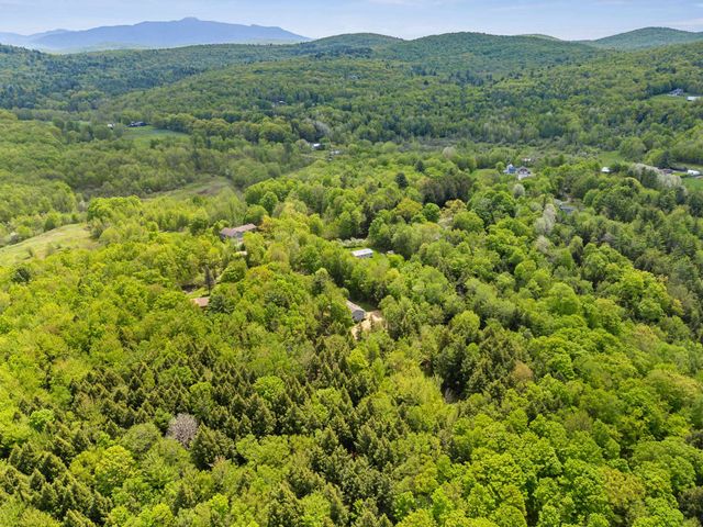 8 Cook Lane, Westford, VT 05494