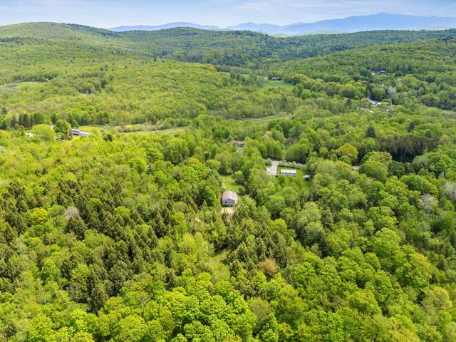 8 Cook Lane, Westford, VT 05494