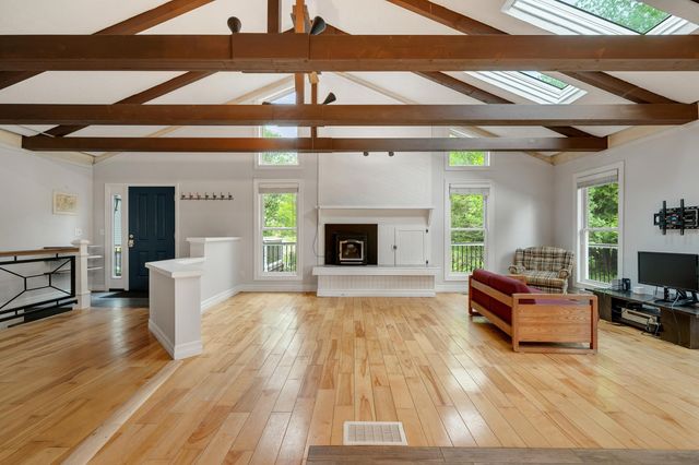 8 Cook Lane, Westford, VT 05494