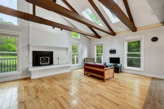 8 Cook Lane, Westford, VT 05494