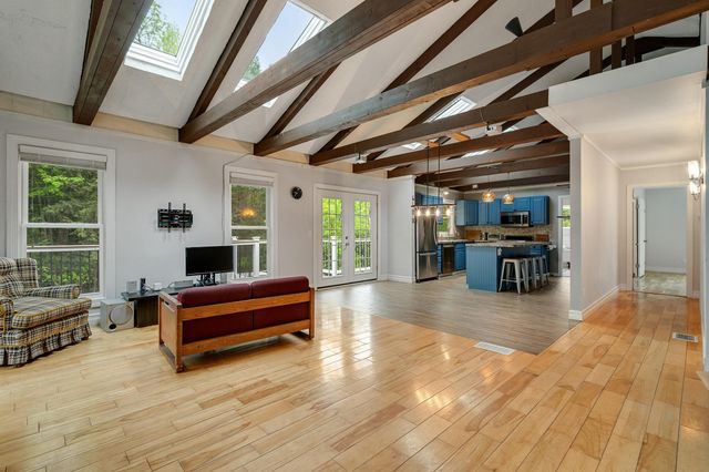 8 Cook Lane, Westford, VT 05494