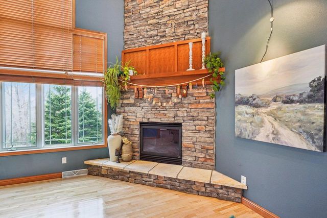 1310 Hanover Court, Waunakee, WI 53597