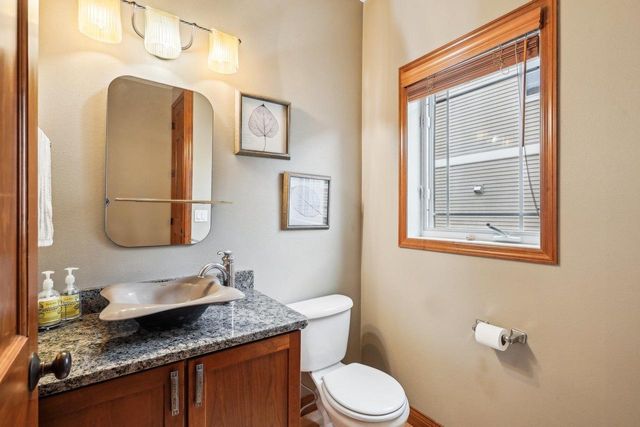 1310 Hanover Court, Waunakee, WI 53597