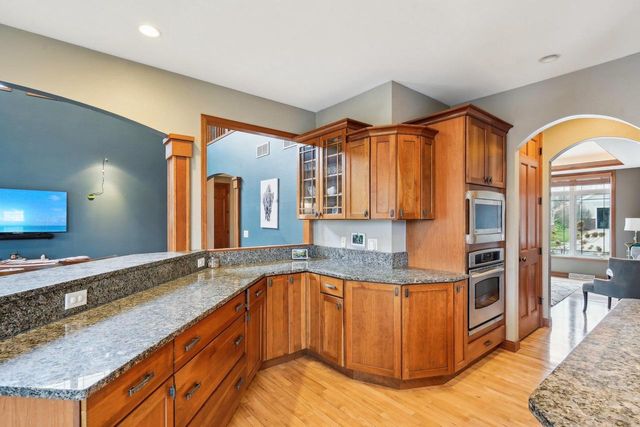 1310 Hanover Court, Waunakee, WI 53597