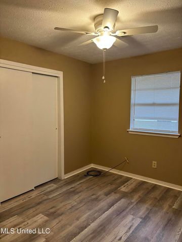 100 Morris Noble Road, Ocean Springs, MS 39564