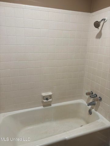 100 Morris Noble Road, Ocean Springs, MS 39564